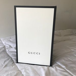 Large magnetic Gucci box